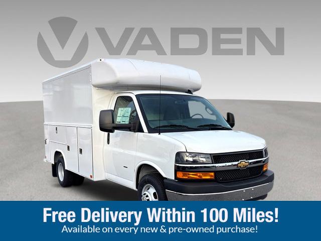 2025 Chevrolet Express Commercial Cutaway Vehicle Photo in SAVANNAH, GA 31406-4513