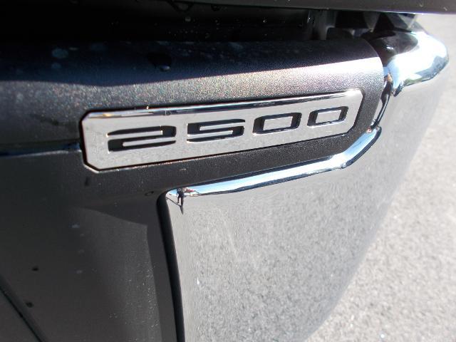 2025 GMC Sierra 2500 HD Vehicle Photo in LOWELL, MA 01852-4336