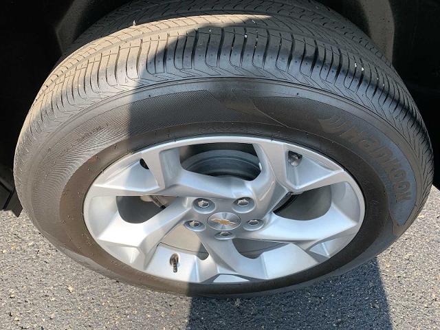 2024 Chevrolet Trax Vehicle Photo in MOON TOWNSHIP, PA 15108-2571