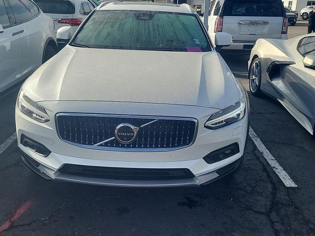 2025 Volvo V90 Cross Country Vehicle Photo in KANSAS CITY, MO 64114-4545