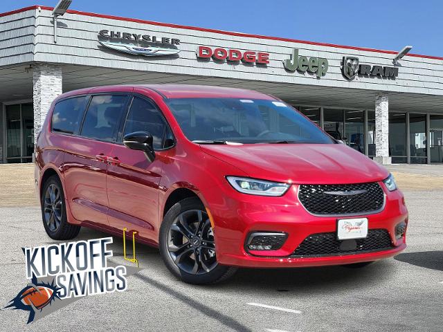 2026 Chrysler Pacifica Vehicle Photo in Ennis, TX 75119-5114