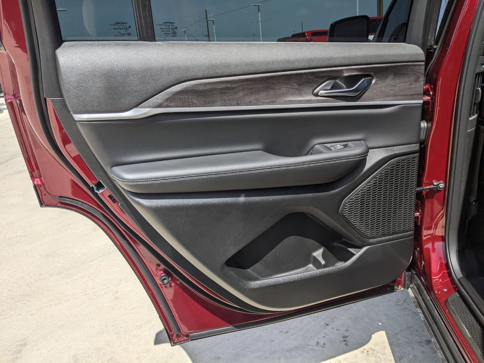 2025 Jeep Grand Cherokee L Vehicle Photo in Seguin, TX 78155