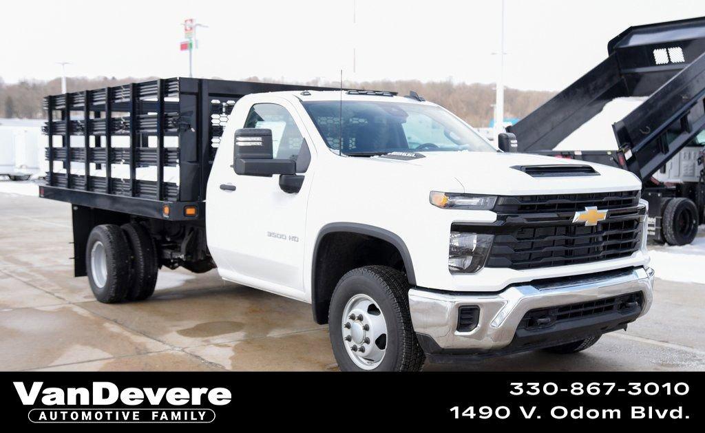 2025 Chevrolet Silverado 3500 HD Chassis Cab Vehicle Photo in AKRON, OH 44320-4088