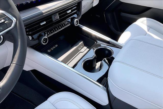 2025 Chevrolet Suburban Vehicle Photo in INDEPENDENCE, MO 64055-1314