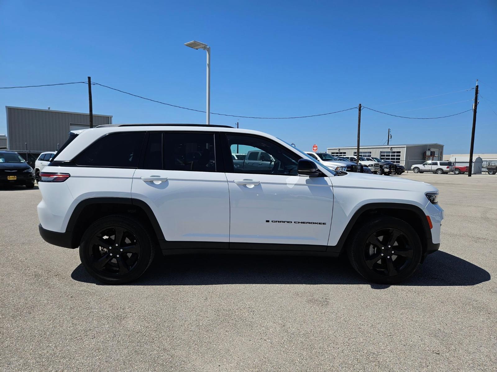 2023 Jeep Grand Cherokee Vehicle Photo in Seguin, TX 78155
