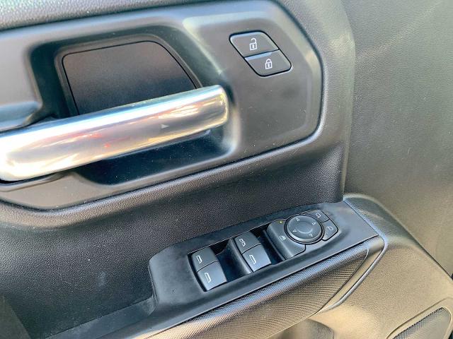 2020 Chevrolet Silverado 1500 Vehicle Photo in MOON TOWNSHIP, PA 15108-2571