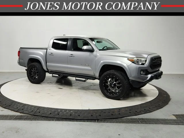 2017 Toyota Tacoma Vehicle Photo in Savannah, TN 38372