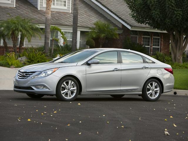 2013 Hyundai SONATA Vehicle Photo in Lees Summit, MO 64086