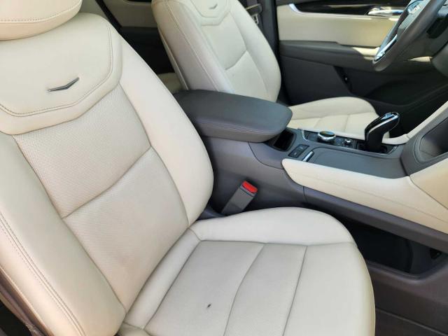 2023 Cadillac XT6 Vehicle Photo in DENTON, TX 76210-9321