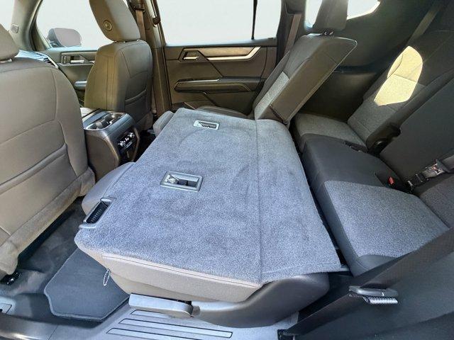 2025 GMC Acadia Vehicle Photo in LEOMINSTER, MA 01453-2952