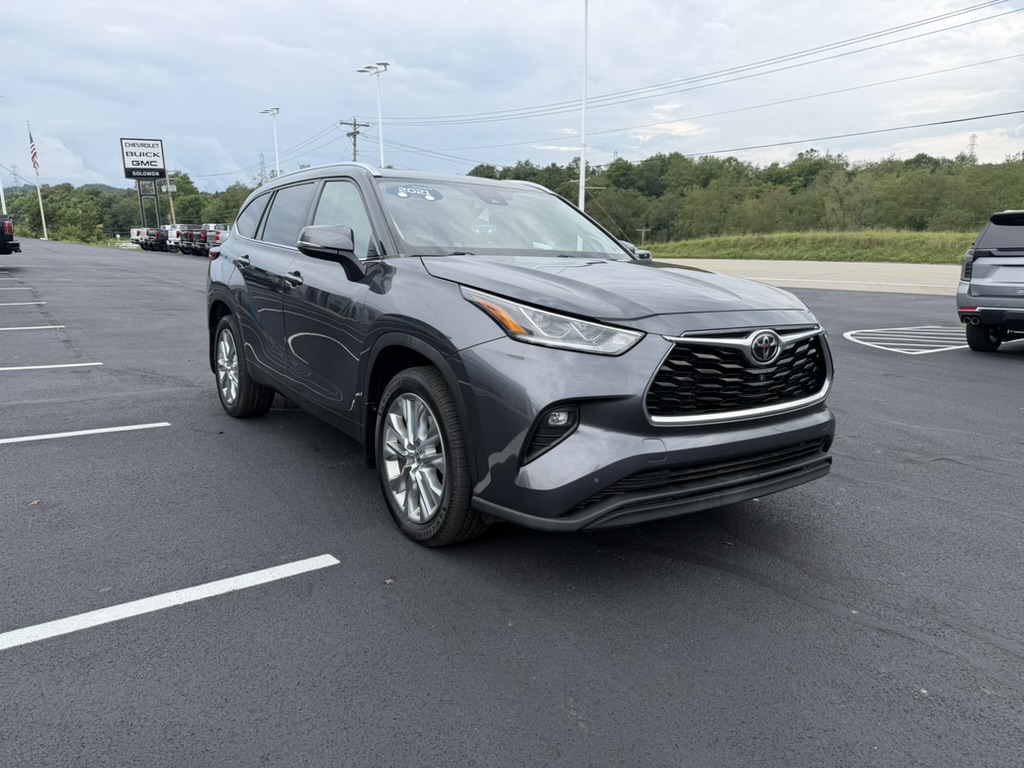 2021 Toyota Highlander photo 8 of 38