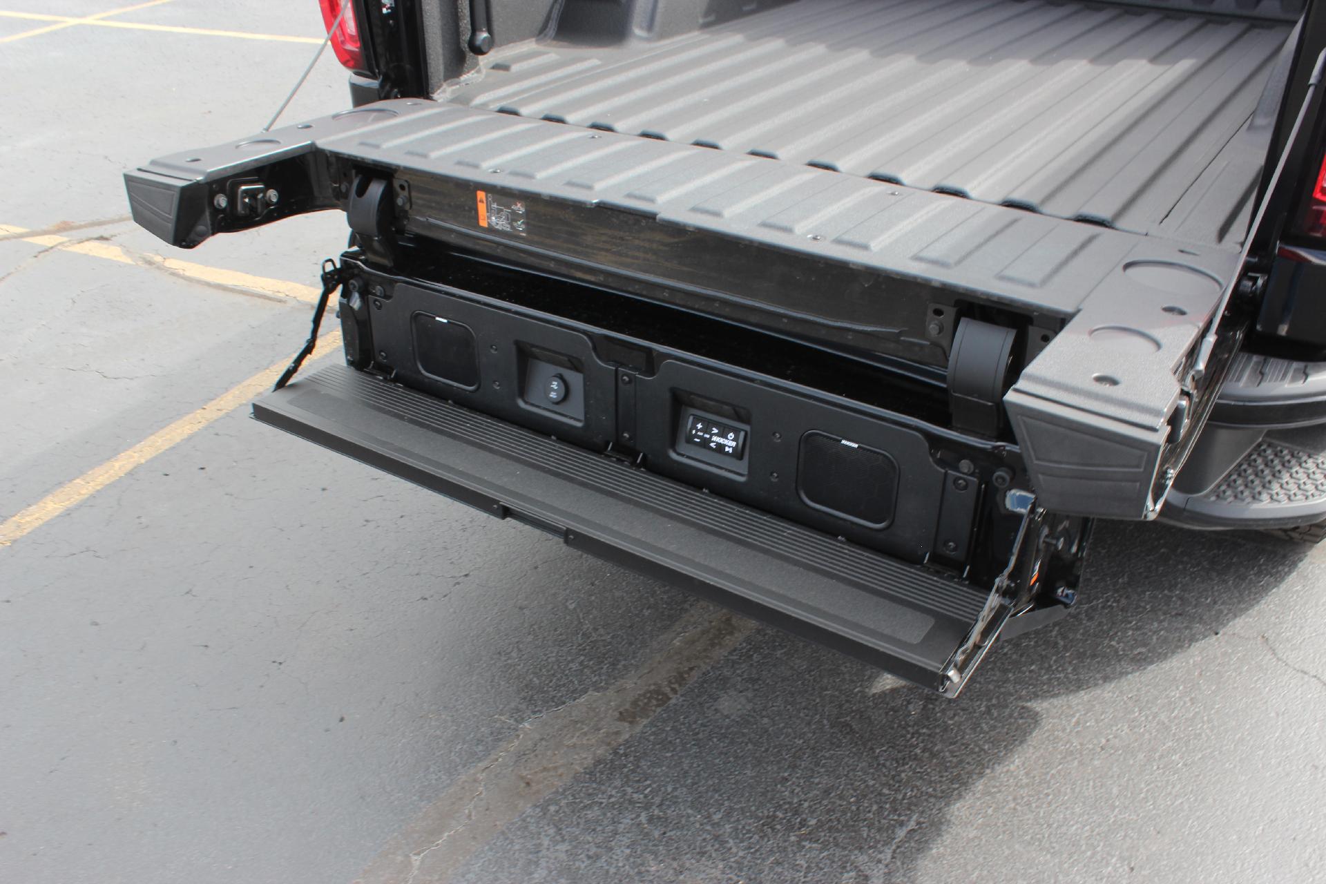 2025 GMC Sierra 1500 Vehicle Photo in AURORA, CO 80012-4011