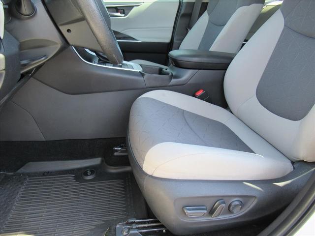 2024 Toyota RAV4 Vehicle Photo in LEESBURG, FL 34788-4022