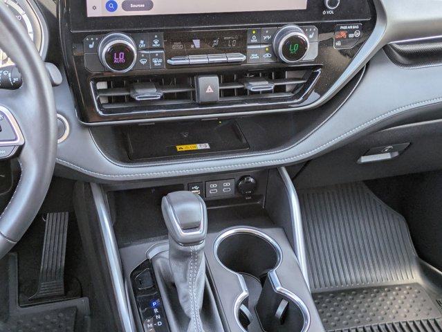 2024 Toyota Highlander Vehicle Photo in SELMA, TX 78154-1459