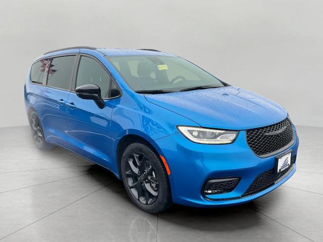 2026 Chrysler Pacifica Vehicle Photo in Neenah, WI 54956
