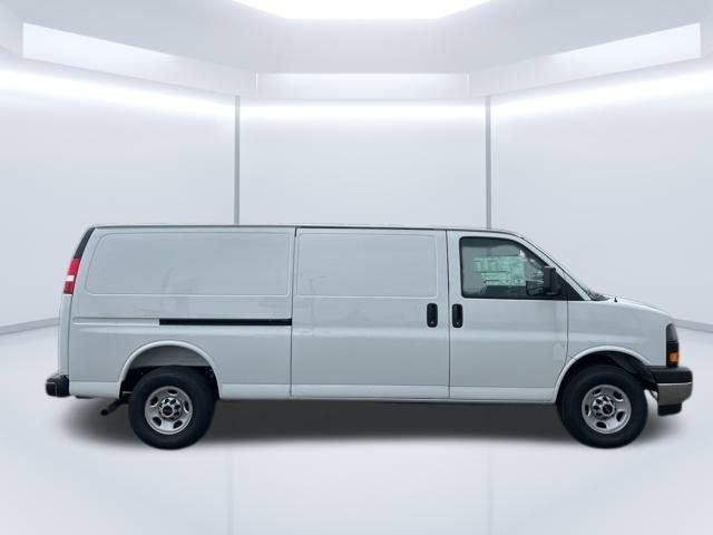 2025 GMC Savana Cargo 3500 Vehicle Photo in SAINT CLAIRSVILLE, OH 43950-8512