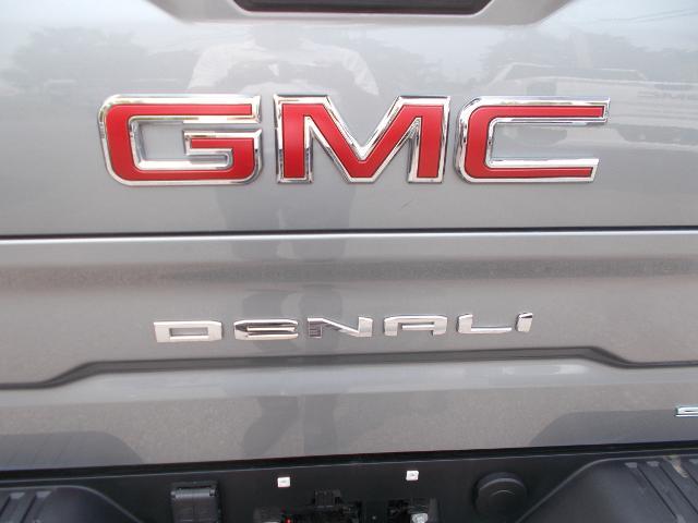 2024 GMC Sierra 1500 Vehicle Photo in LOWELL, MA 01852-4336