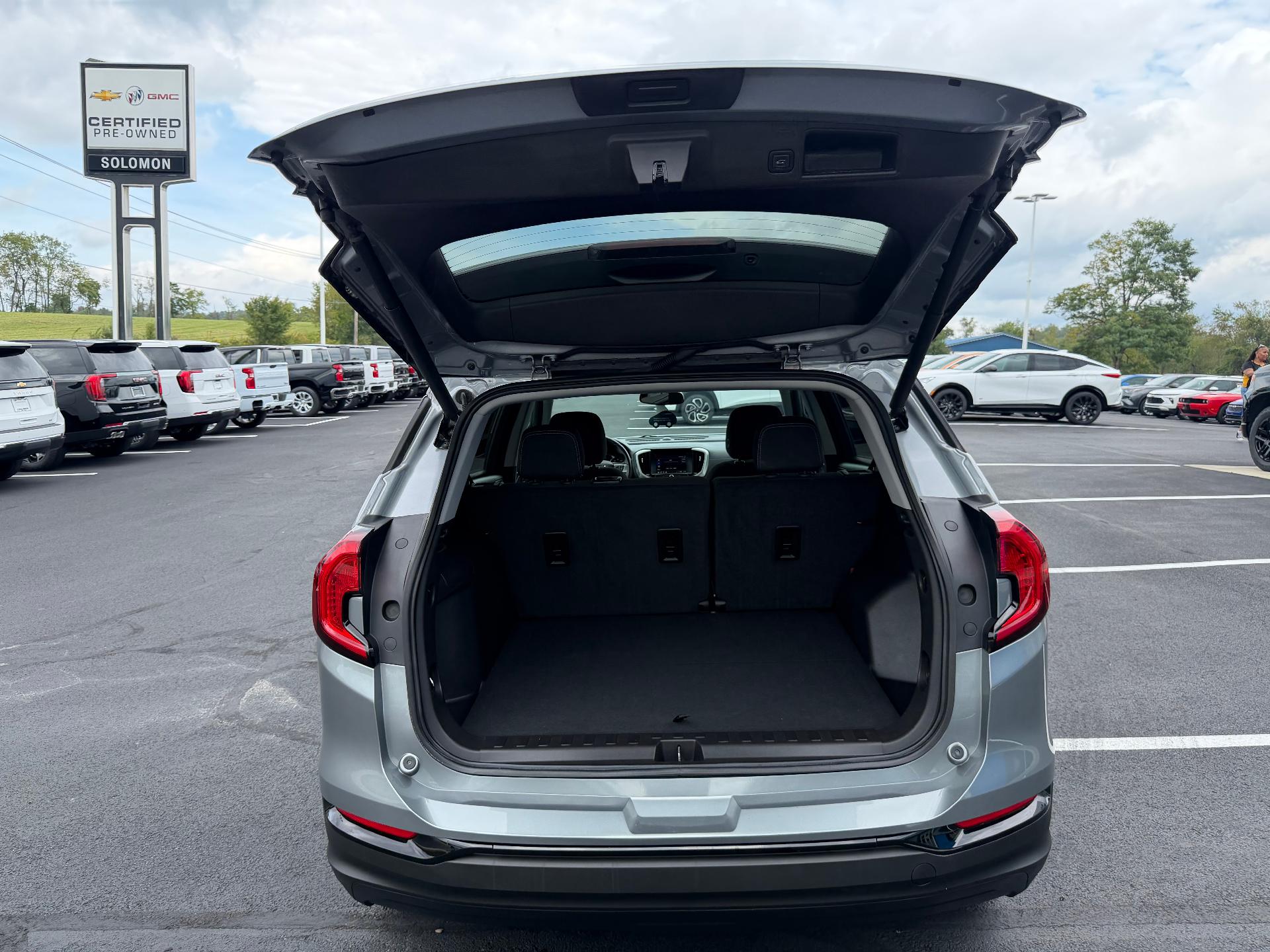 2024 GMC Terrain photo 12 of 36