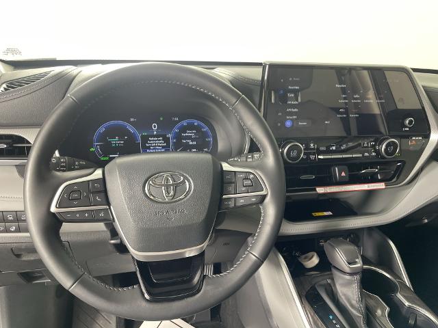2024 Toyota Highlander Vehicle Photo in GILBERT, AZ 85297-0402