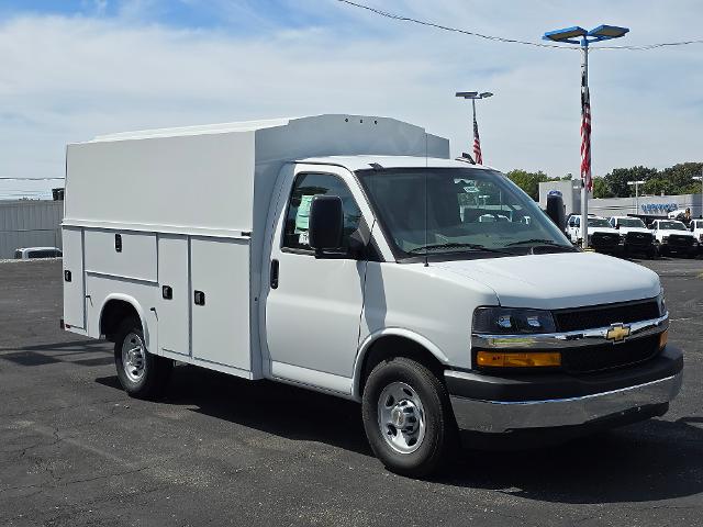 2025 Chevrolet Express Commercial Cutaway Vehicle Photo in INDEPENDENCE, MO 64055-1314