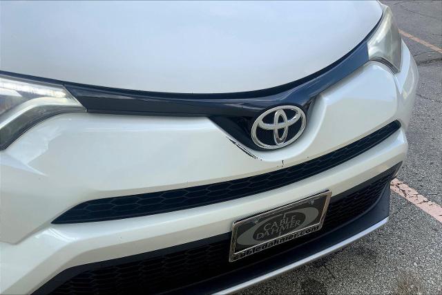 2016 Toyota RAV4 Vehicle Photo in KANSAS CITY, MO 64114-4545