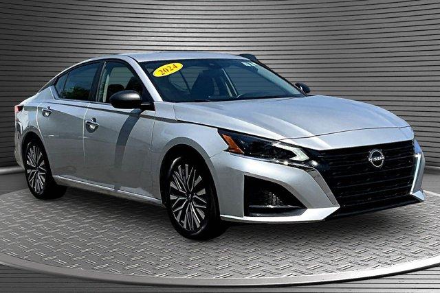 Brilliant Silver Metallic 2024 Nissan Altima Sedan Front-Wheel Drive 
