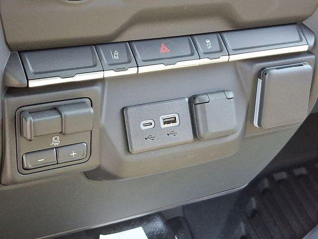 2025 GMC Sierra 3500 HD Chassis Cab Vehicle Photo in DANBURY, CT 06810-5034