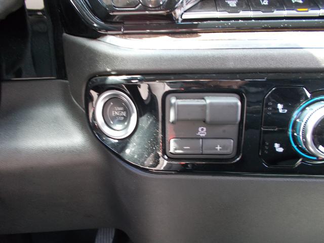 2025 GMC Sierra 2500 HD Vehicle Photo in LOWELL, MA 01852-4336