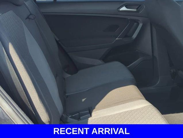 2020 Volkswagen Tiguan Vehicle Photo in Merrillville, IN 46410