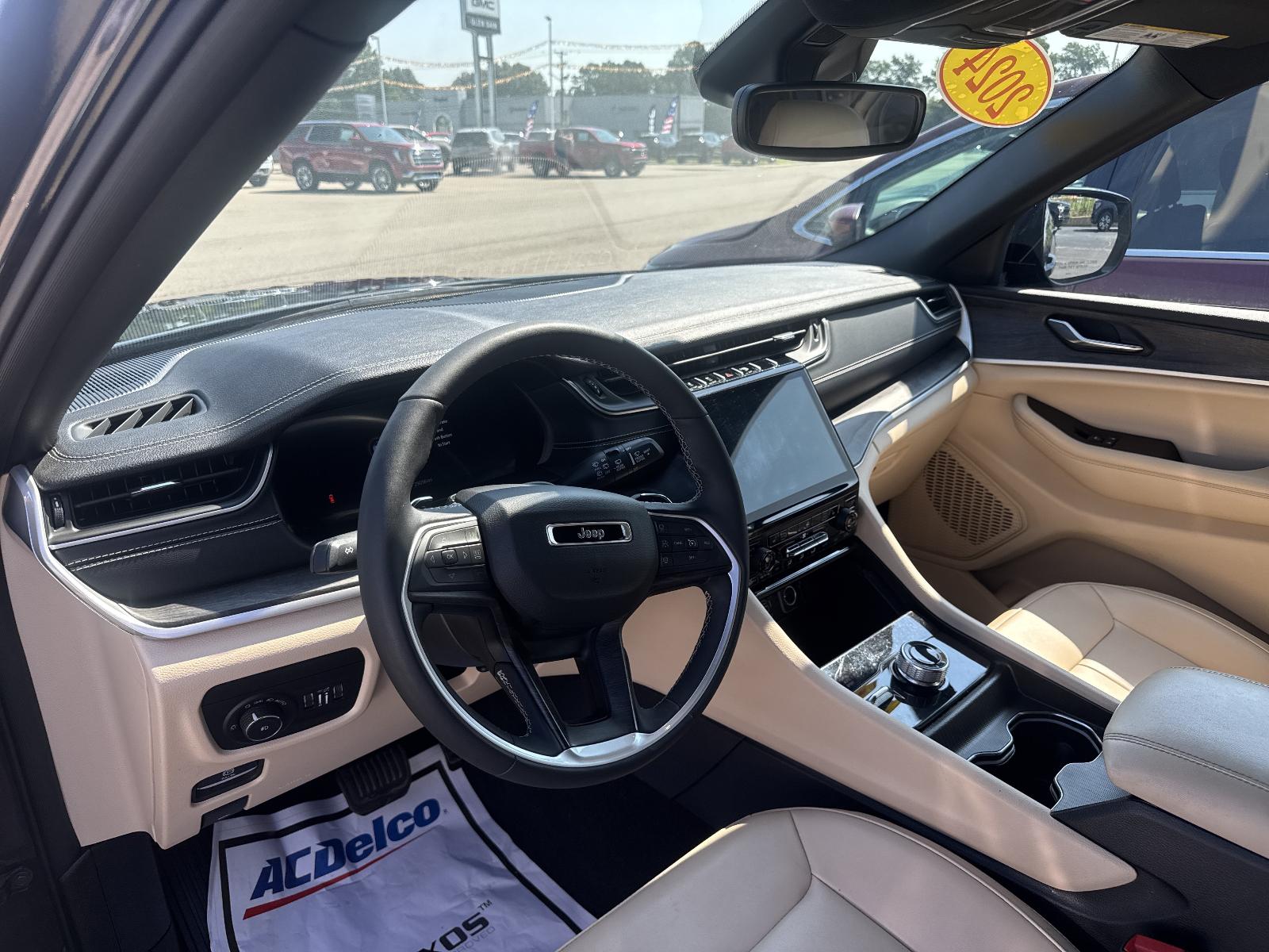 View vehicle photo 7