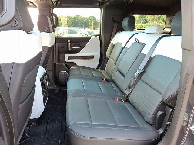 2025 GMC HUMMER EV SUV Vehicle Photo in DANBURY, CT 06810-5034