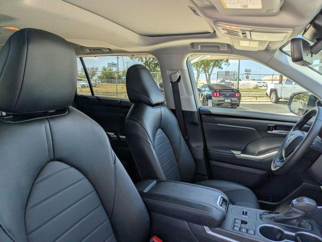2024 Toyota Highlander Vehicle Photo in SELMA, TX 78154-1459