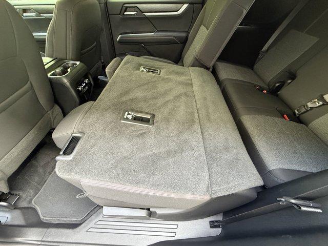 2025 GMC Acadia Vehicle Photo in LEOMINSTER, MA 01453-2952