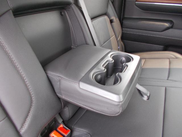 2024 GMC Sierra 1500 Vehicle Photo in LOWELL, MA 01852-4336