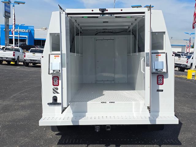 2025 Chevrolet Express Commercial Cutaway Vehicle Photo in INDEPENDENCE, MO 64055-1314