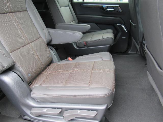 2025 Chevrolet Suburban Vehicle Photo in LEESBURG, FL 34788-4022