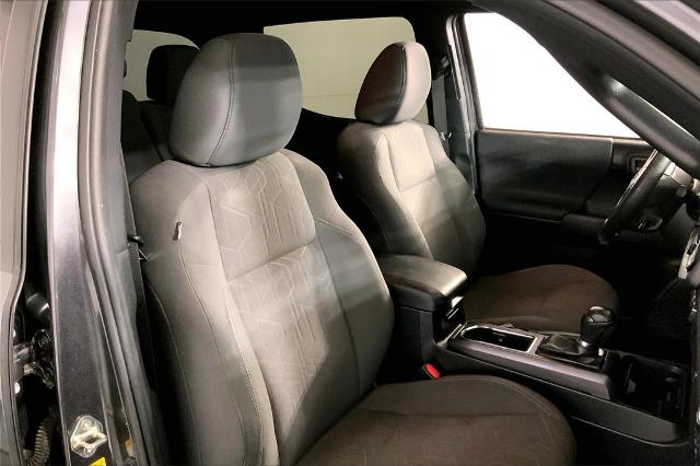 2018 Toyota Tacoma Vehicle Photo in Lees Summit, MO 64086