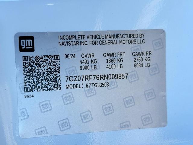 2024 GMC Savana Cutaway 3500 Vehicle Photo in COLUMBIA, MO 65203-3903