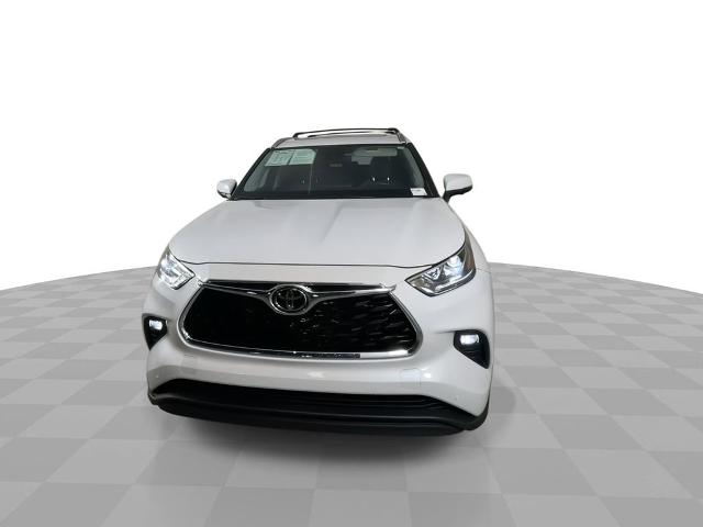 2024 Toyota Highlander Vehicle Photo in GILBERT, AZ 85297-0402