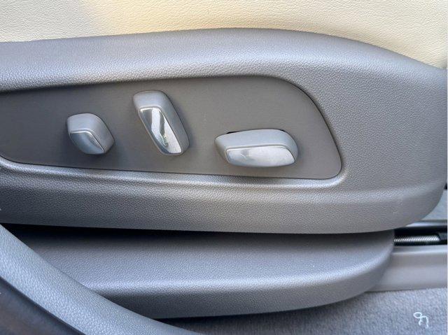 2025 Cadillac XT6 Vehicle Photo in LEOMINSTER, MA 01453-2952