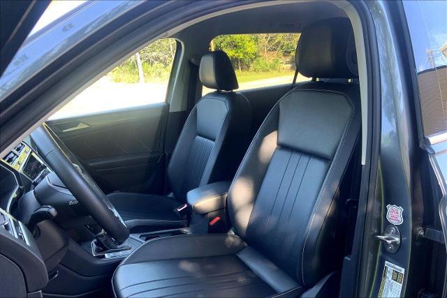 2024 Volkswagen Tiguan Vehicle Photo in KANSAS CITY, MO 64114-4545