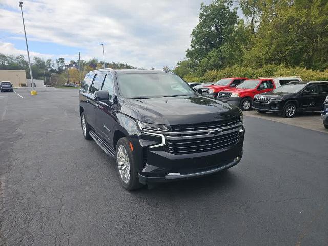 2023 Chevrolet Suburban Vehicle Photo in MOON TOWNSHIP, PA 15108-2571