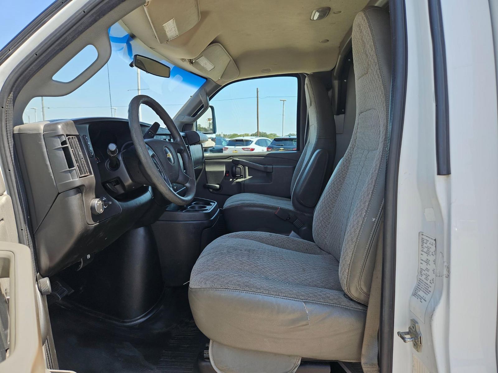 2017 Chevrolet Express Commercial Cutaway Vehicle Photo in Seguin, TX 78155