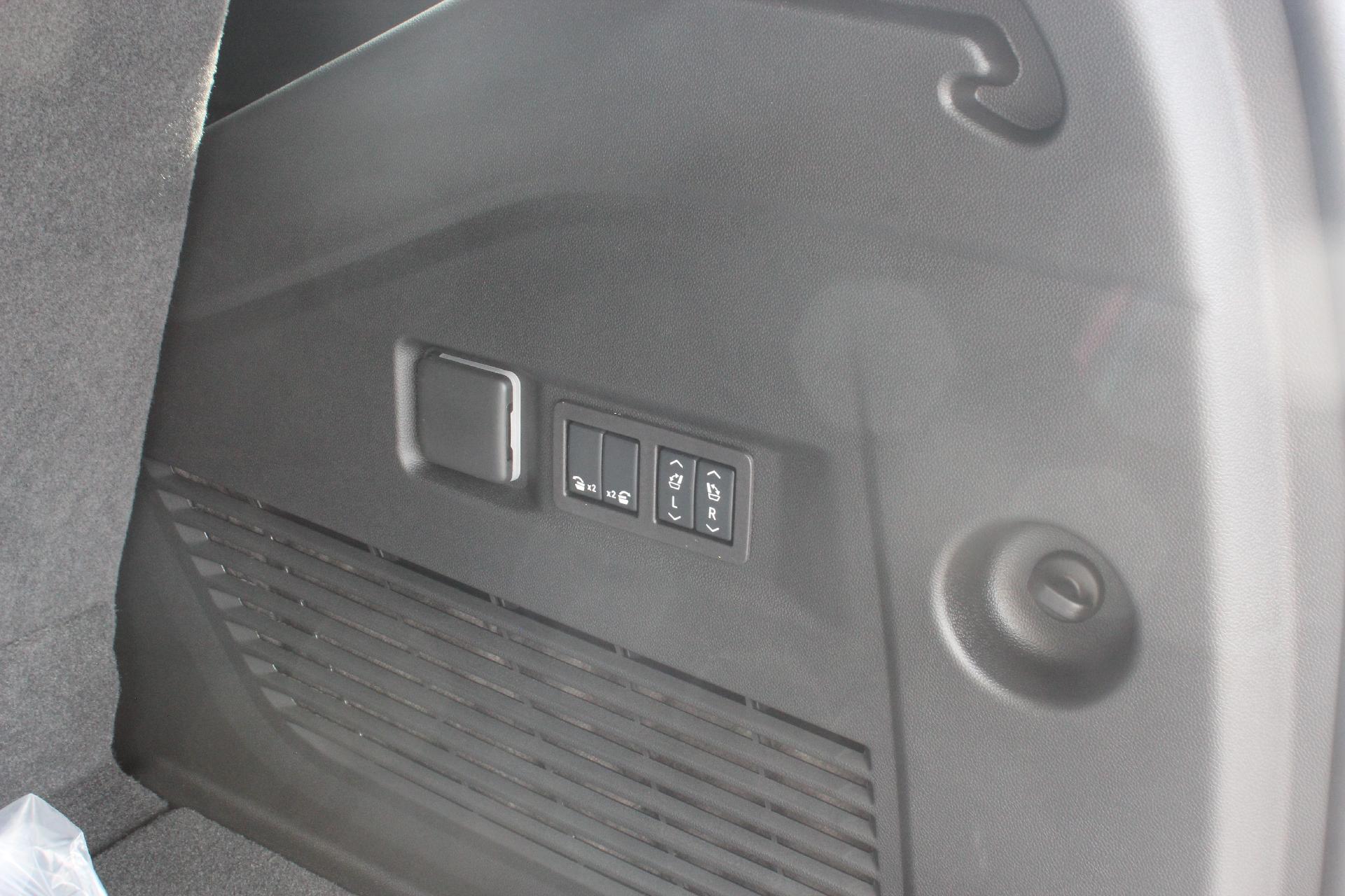2025 GMC Yukon Vehicle Photo in AURORA, CO 80012-4011