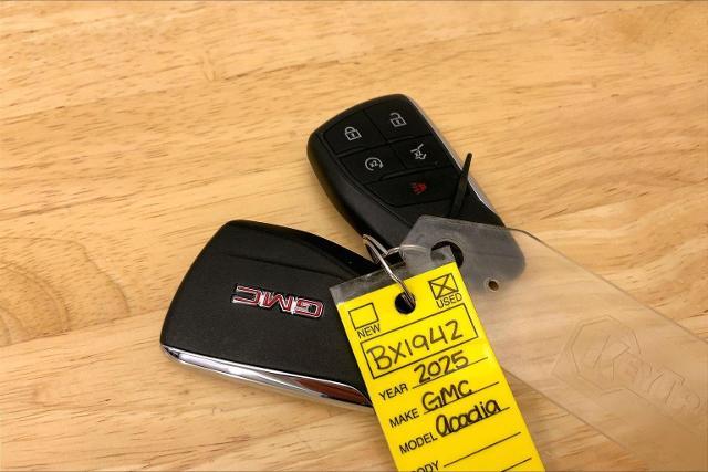 2025 GMC Acadia Vehicle Photo in INDEPENDENCE, MO 64055-1377