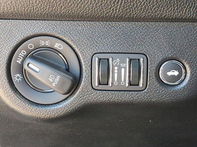 2019 Dodge Challenger Vehicle Photo in DANBURY, CT 06810-5034