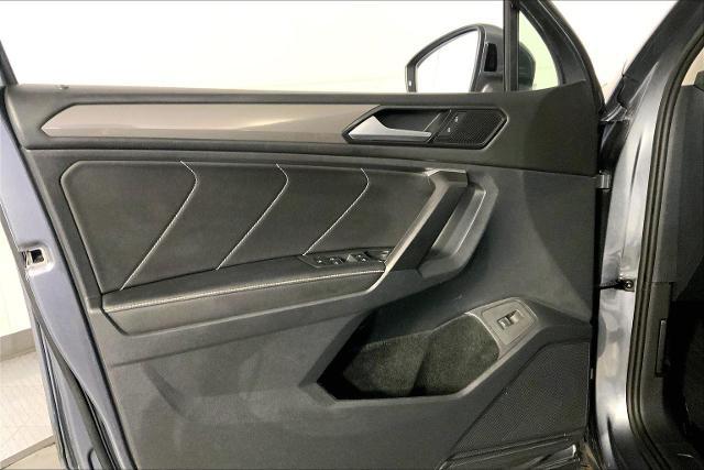 2024 Volkswagen Tiguan Vehicle Photo in KANSAS CITY, MO 64114-4502