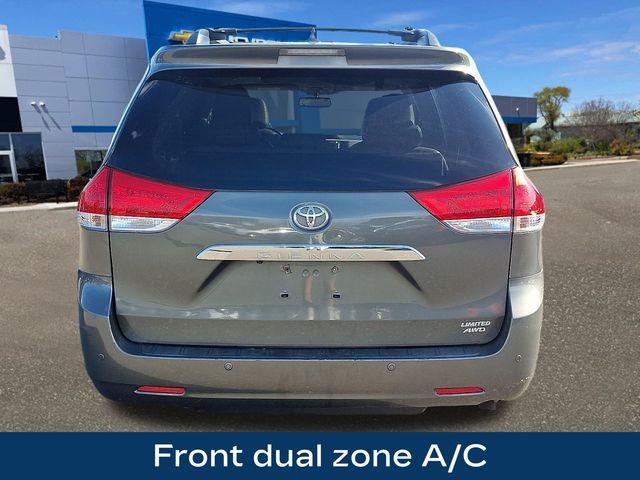 2013 Toyota Sienna Vehicle Photo in DANBURY, CT 06810-5034