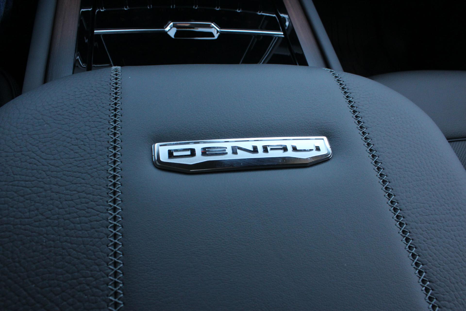 2025 GMC Yukon Vehicle Photo in AURORA, CO 80012-4011