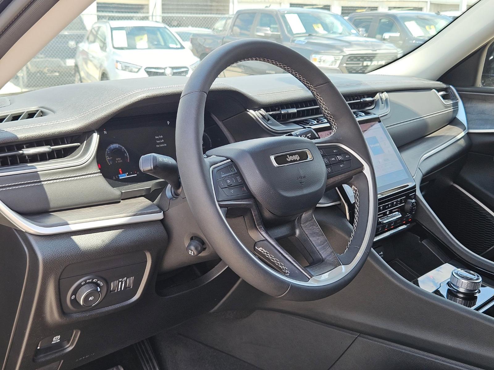 2023 Jeep Grand Cherokee Vehicle Photo in Seguin, TX 78155